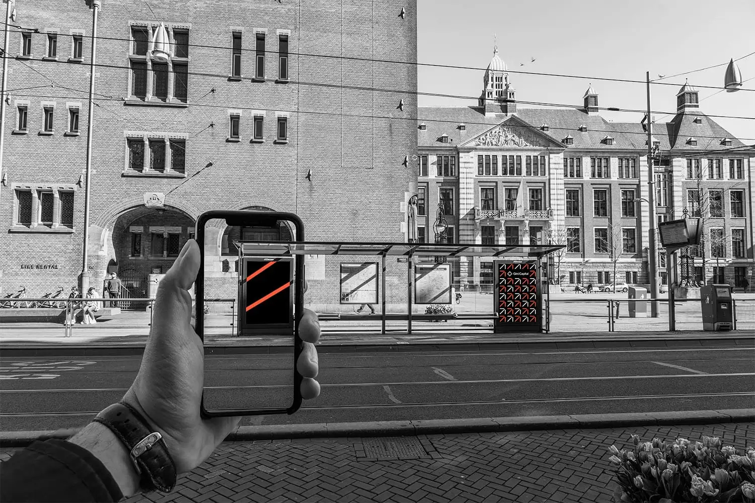 Damrak kijkt uit op Beursplein 5